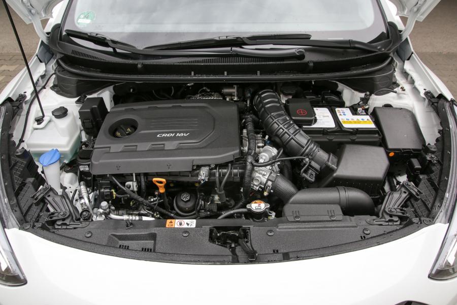  Hyundai i30 Coupe 2015 года  (фото 12 из 19)